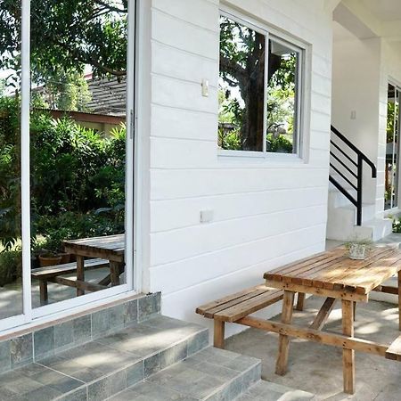 Location One Eighty Bed and Breakfast Bangcusay Eksteriør billede